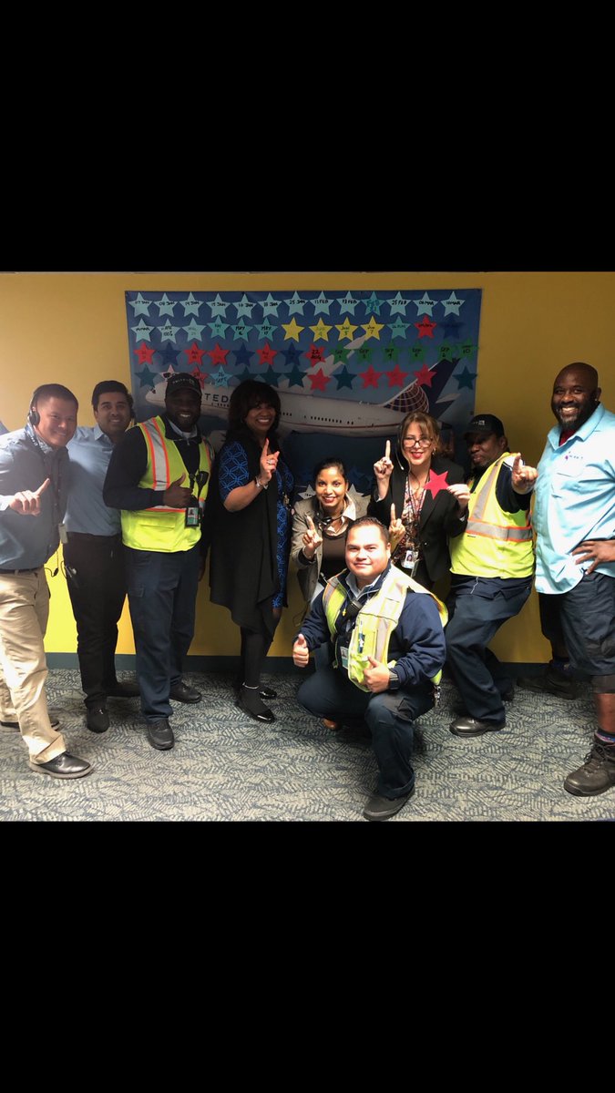 jazzj98's tweet photo. Workflow this morning! LAX#1  amongst the hubs 100% Star!! 
#whyiloveao @ hareloplane 
@weareunited 
@ljimbosocal 
@UA2winLA
@LAXrockstar 
@JZCayanan https://t.co/ezhjfj30iG