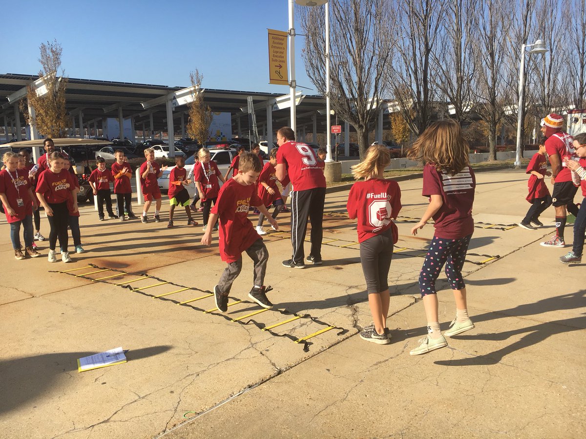 LOVlibrarylady's tweet photo. @LovettsvilleES @Lovettsvillepe @FUTP60 @AmerDairyFUTP60 Awesome time at FedEx field with #elboogie, FUTP 60, and American Dairy Association of the NE. https://t.co/F2FLoOriWE