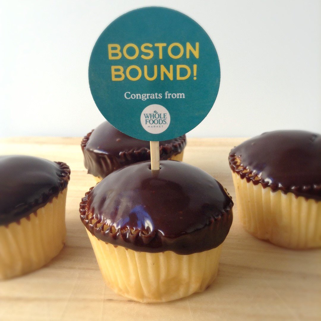 runSRA_CIM's tweet photo. How about a sweet ending to your CIM this year? Our friends @WholeFoods are giving away Boston Cream Pie cupcakes to the first 700 Boston Marathon qualifiers at #CIM35! Find the free cupcake booth next to the BQ Bell in the finish line area.
#runCIM #BQfactory https://t.co/SFuRchqnBk