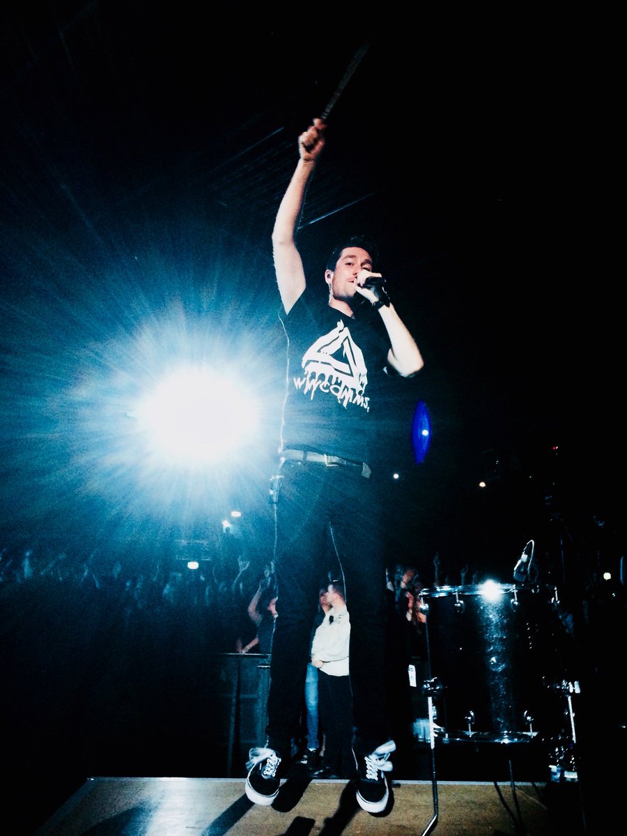 kathrinvonmu's tweet photo. Today one year ago.
My first concert of Bastille.
And this is my favorite photo I‘ve taken there on this day. A flying/smiling/singing @bastilledan during „Of the Night“. 😎🙌🏼 #WildWildWorldTour #wwcomms https://t.co/x3WKdxgaor