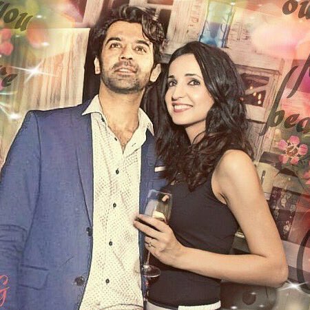 Amodeh75's tweet photo. ORIGINAL #IssPyaarKoKyaNaamDoon #IPKKND #SanayaIrani #BarunSobti @BarunSobtiSays #SaRun #Arshi #newsarunshow new productions house https://t.co/Kb176uaN5g