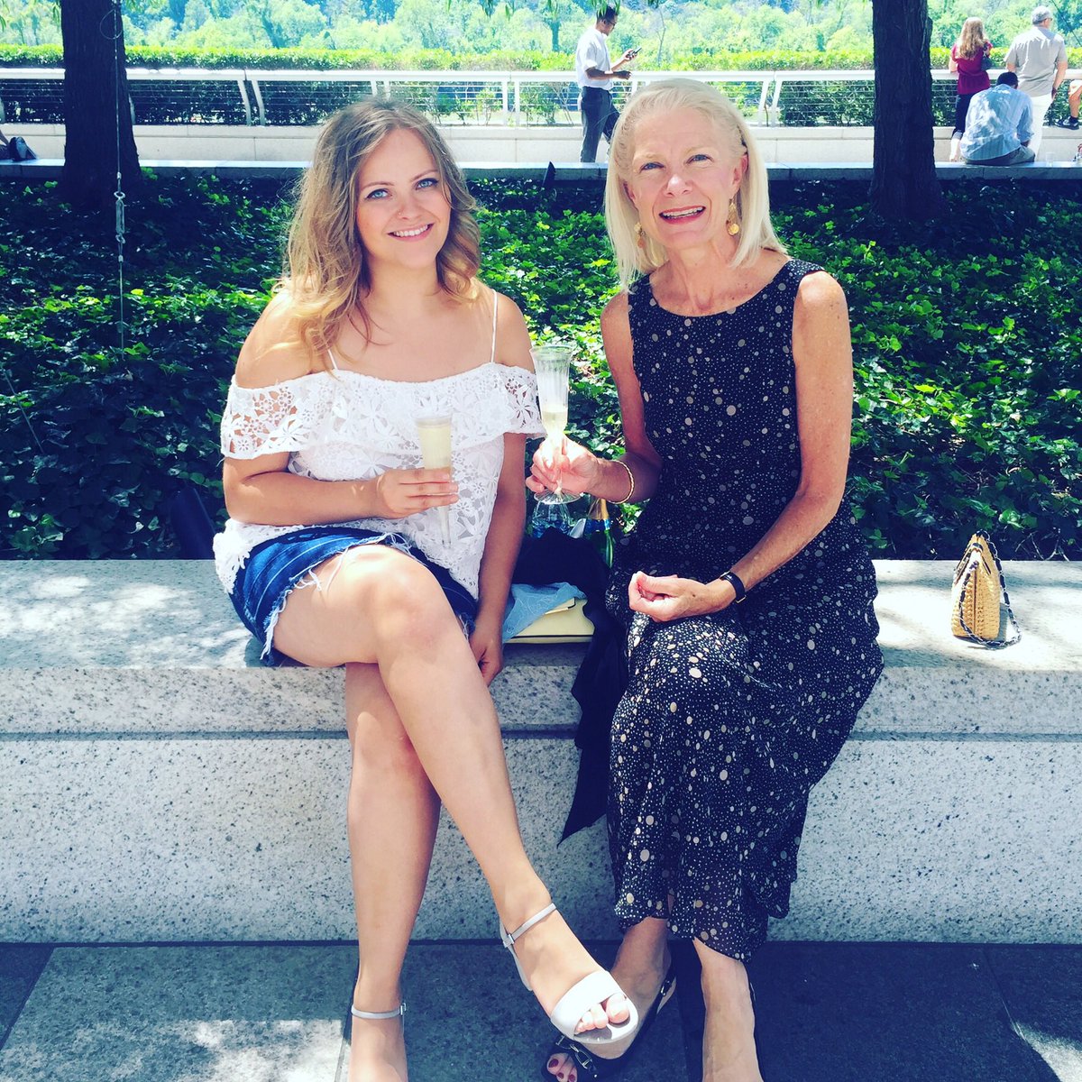 GintareLenk's tweet photo. @WIPLive 🇺🇸 deadline this Friday❣ More than happy to answer any questions or help anyone with the application form ✍️ if you plan on bringing me in your suitcase 😉 #NYC #WashingtonDC #FriendsAndMemoriesForLife  P.s It’s not just for politics students 😊 https://t.co/QwJnvRZxqC