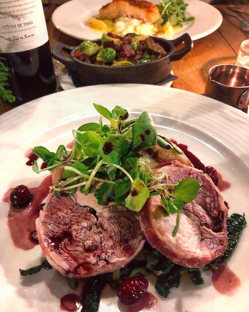 Londonfoodbabes's tweet photo. Trying the Christmas Prix Fixe menu at @aubaineuk 😍 ballotine of roast turkey with Alsace bacon, cabbage, mashed potato, cranberries and red wine jus 👌🏼 and baked salmon in gingerbread crumbs with some roasted Brussel sprouts on the side 😋🌲#Mayfa… https://t.co/P0PF4SxIy3 https://t.co/133BOxqmzJ