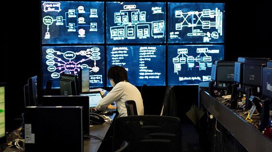 PwC_Argentina's tweet photo. El 45% de los #consumidores cree que sus cuentas de correo electrónico o de #RedesSociales serán pirateadas el próximo año @sarcuno @dtaich_dt @Webretail_ar  https://t.co/yyli48tTix https://t.co/5WWBj3RDDb