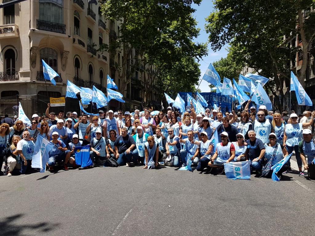 MovSindicalRos's tweet photo. Movilización en el Congreso
#NoEsReformaEsAjuste 
#MSRPRESENTE https://t.co/cfWR5WAQ2Q