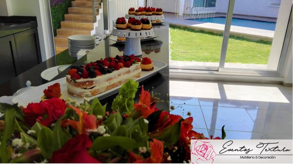 EventosTextura's tweet photo. Eventos Textura le da formalidad y elegancia a tus eventos.

Contáctanos y cotiza con nosotros si compromiso todo lo que necesites para tu evento: Mesas, sillas, mantelería, invitaciones, centros de mesa, arcos y figuras de globos, mesa de postres, y muchas cosas más. https://t.co/IQmmMyBpR8