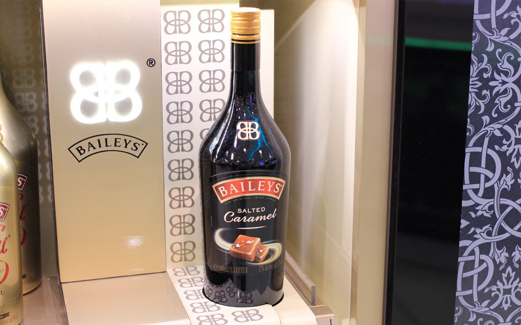 shopBiza's tweet photo. If it's salted caramel...we're there! 🍭 Shop Bailey's in time for Christmas now! https://t.co/biIhRCHTza