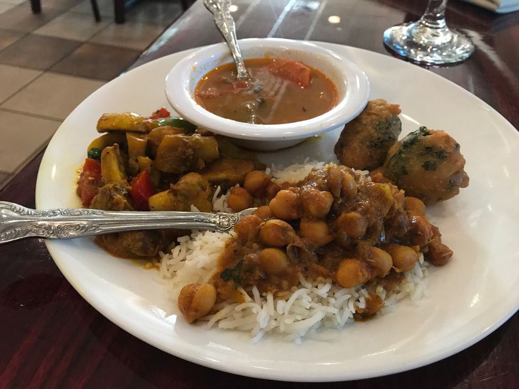 IndiaOvenMasala's tweet photo. My perfect vegan meal! Featured from our buffet: Chana Masala with rice (center), Vegetable Pakora (right), Mushroom Kadhai (left), and Sambar (back)
#Delicious #IndiaOvenMasala #IndianFood #IndianFoodie #IndianCuisine #Authentic #DynamicFlavors #PerfectlySpiced #VegasFoodie https://t.co/poDrMvb2HR