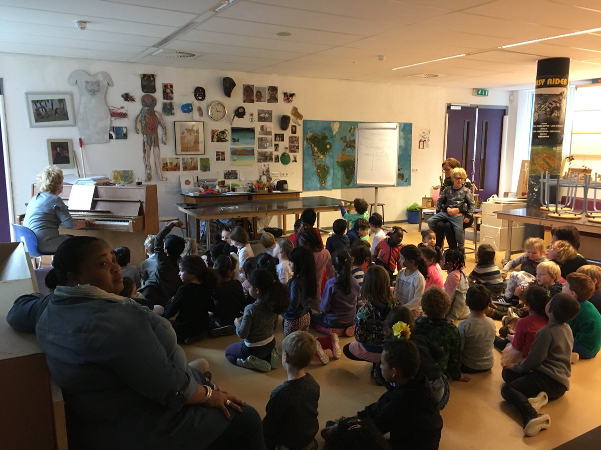 obsdekraal's tweet photo. Groep 1-3 oefenen Sinterklaasliedjes met juf Tia! https://t.co/U1FipieODa