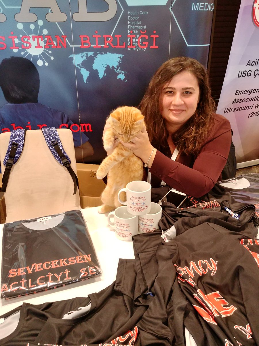 BULTEN_tatd's tweet photo. #ACEM2017 den güzel bir anı. Kedinin de aklı ATAB kupalarında kaldı. @ATAB2008 https://t.co/bf5p0F3eK9