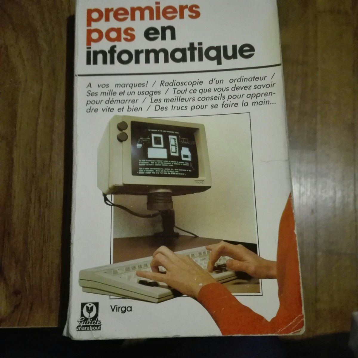 Ecoute51's tweet photo. Que ceux qui ont ce livre se lèvent 😉 #microinformatique 1987
30 ans...1 siècle https://t.co/8WJWEh321r