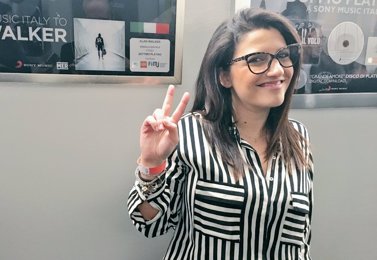 Anche la nostra <a href="/DebIurato/">Deborah Iurato</a> è venuta a festeggiare con noi i 30 k della playlist TOP HITS DANCE 👑