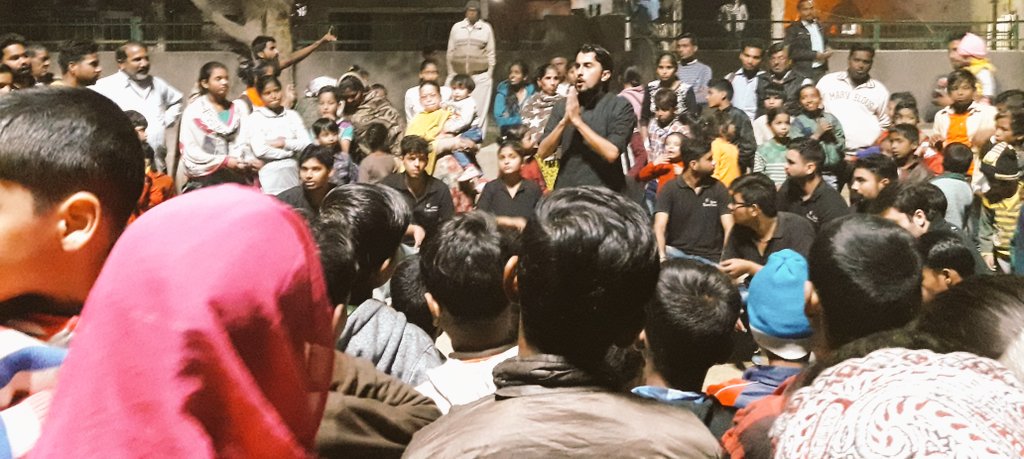 ankitalok786's tweet photo. Today @AsmitaTheatre presented hard #Streetplay #Aajivika wrtn nd dir by @ArvindGaur at- #Jhangirpuri metro station,E-Block,delhi
#AsmitaTheatre #SavereeGaur
#ArvindGaur #DrSangeetaGaur
#Theatre4Change
#Theatre4Society #Theatre4Awareness #Theatre4Action
#Azadfoundation https://t.co/rX19T3tVKM