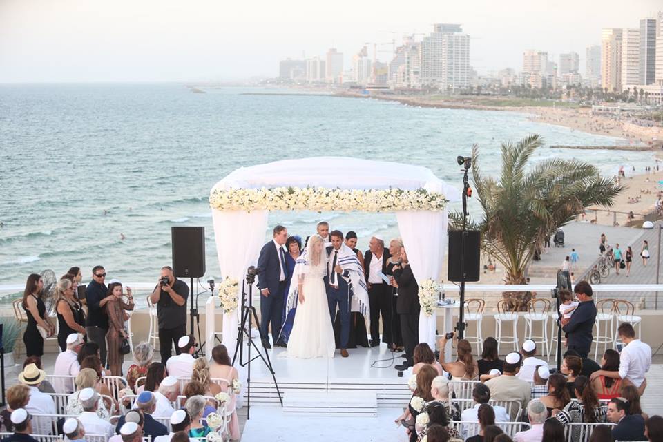 This stunning Tel Aviv beachfront destination wedding!

VIEW FULL GALLERY HERE
natalieabrahamdreamcatcher.com/galleries/wedd…

#weddingplanner #weddingplannerisrael #seaviewchuppah #wedding #weddingisrael #weddingideas #weddinginspiration #bride  #destinationwedding #dreamcatcherisrael #natalieabraham