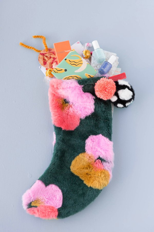 papernstitch's tweet photo. DIY faux fur stockings + a whole lot of stocking stuffers w/ @cvspharmacy today on the blog https://t.co/yjInAaUFMT #ad https://t.co/hKEGWUOEdc