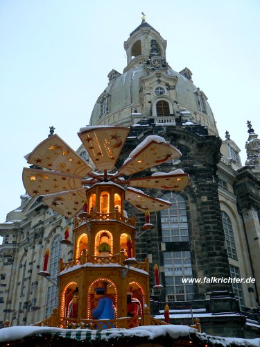 PsychoFritze's tweet photo. Schöne Weihnachtsmärkte in Dresden: https://t.co/Ltx0aWuBWY #Dresden #Weihnachtsmarkt #Striezelmarkt #Adventsmarkt #Mittelalterweihnacht #Augustusmarkt https://t.co/MwzeHkTyAG