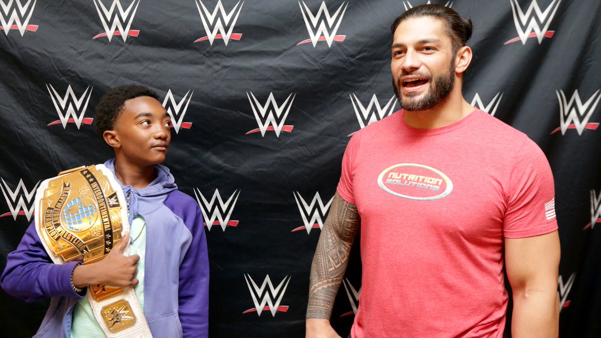 RomanReignsNet's tweet photo. Roman grants a wish in Knoxville-https://t.co/Nl15cbmtP3 #RomanReigns #RomanEmpire https://t.co/LePiK7UPLh
