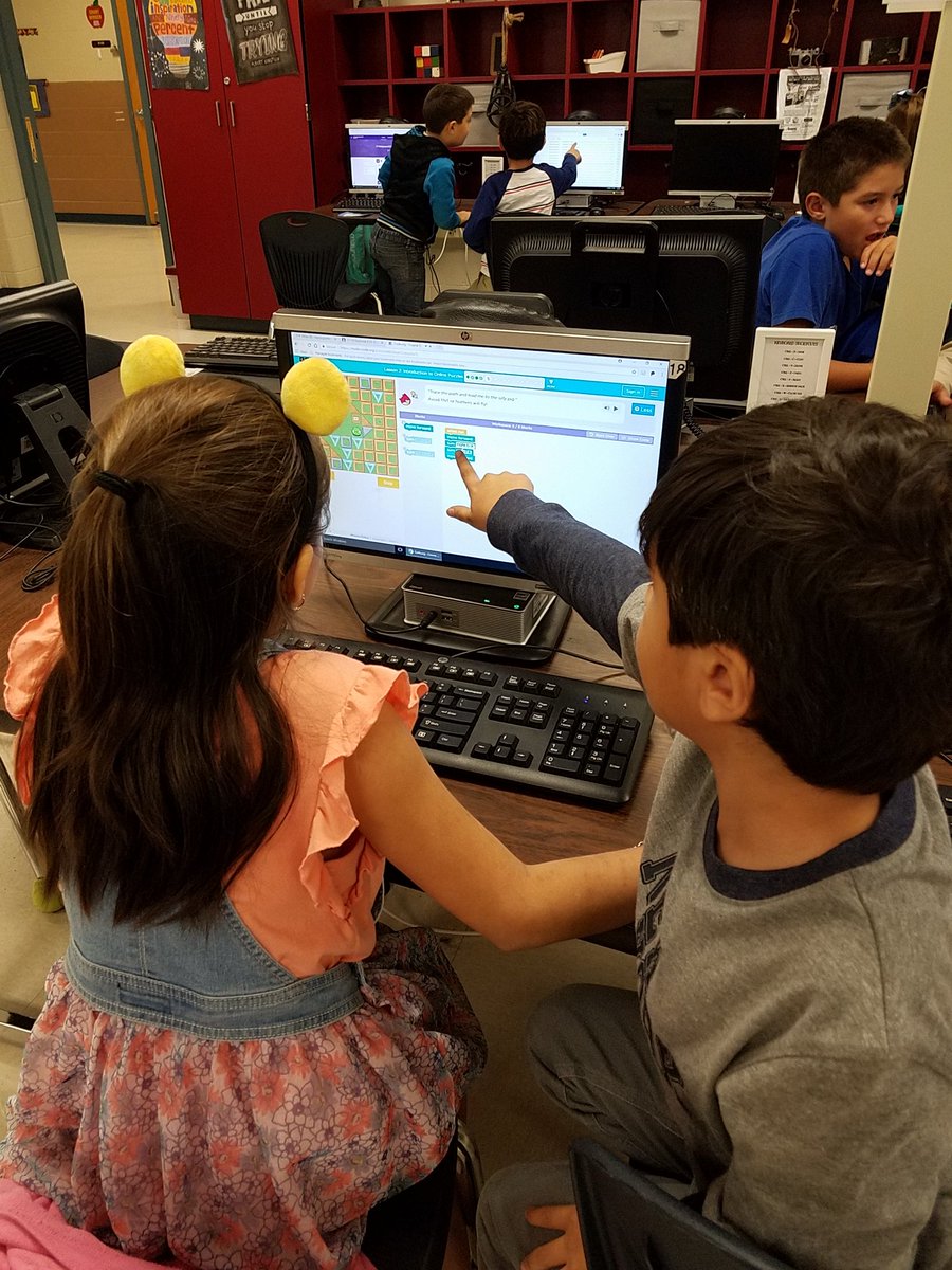 ECTechnologist's tweet image. #pairedprogramming 3rd working on PP. @NISDTechApps @code.org. @NISDKnowlton