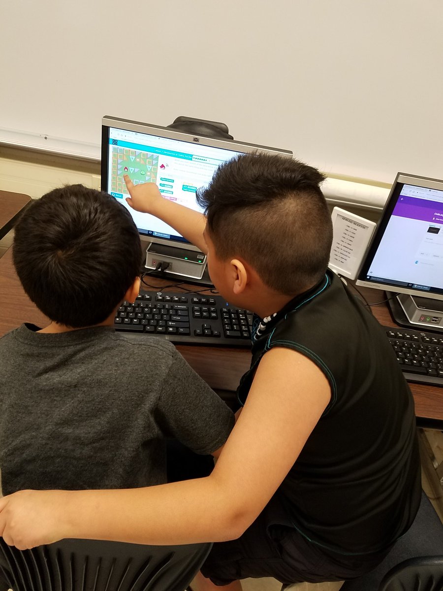 ECTechnologist's tweet image. #pairedprogramming 3rd working on PP. @NISDTechApps @code.org. @NISDKnowlton