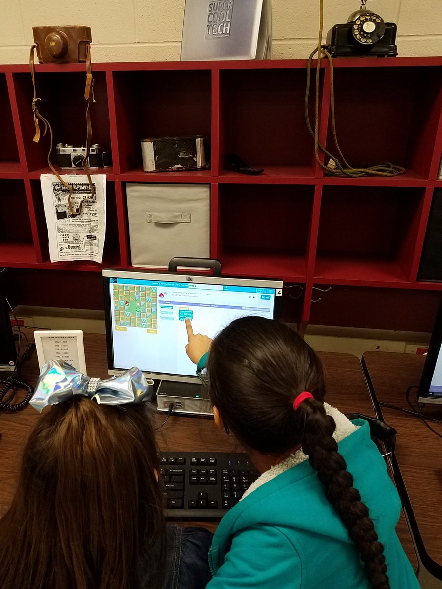 ECTechnologist's tweet image. #pairedprogramming 3rd working on PP. @NISDTechApps @code.org. @NISDKnowlton