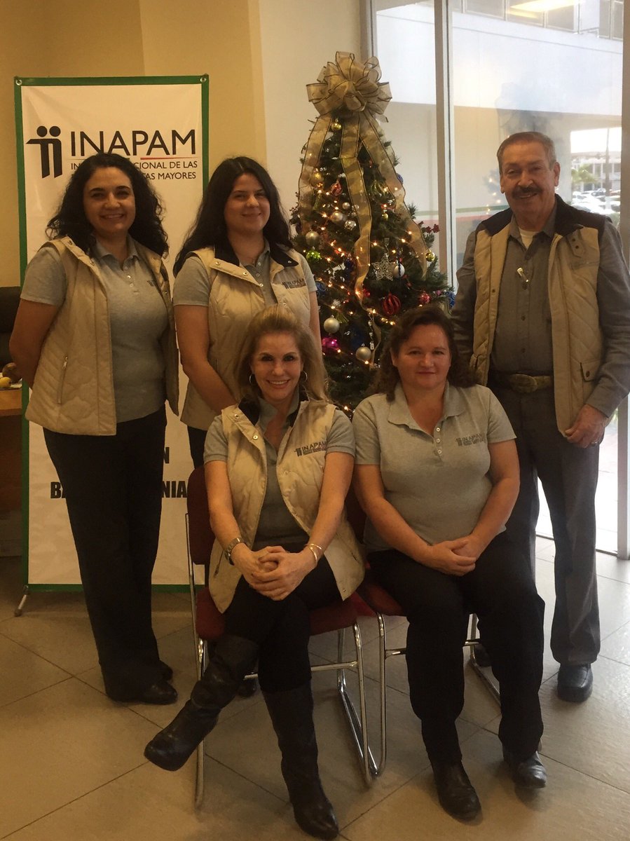 FerSchroederV's tweet photo. Con todo el espíritu navideño delegacion INAPAM BC @Chely_Escalante @SEDESOL_mx https://t.co/lB2d2O2oFk