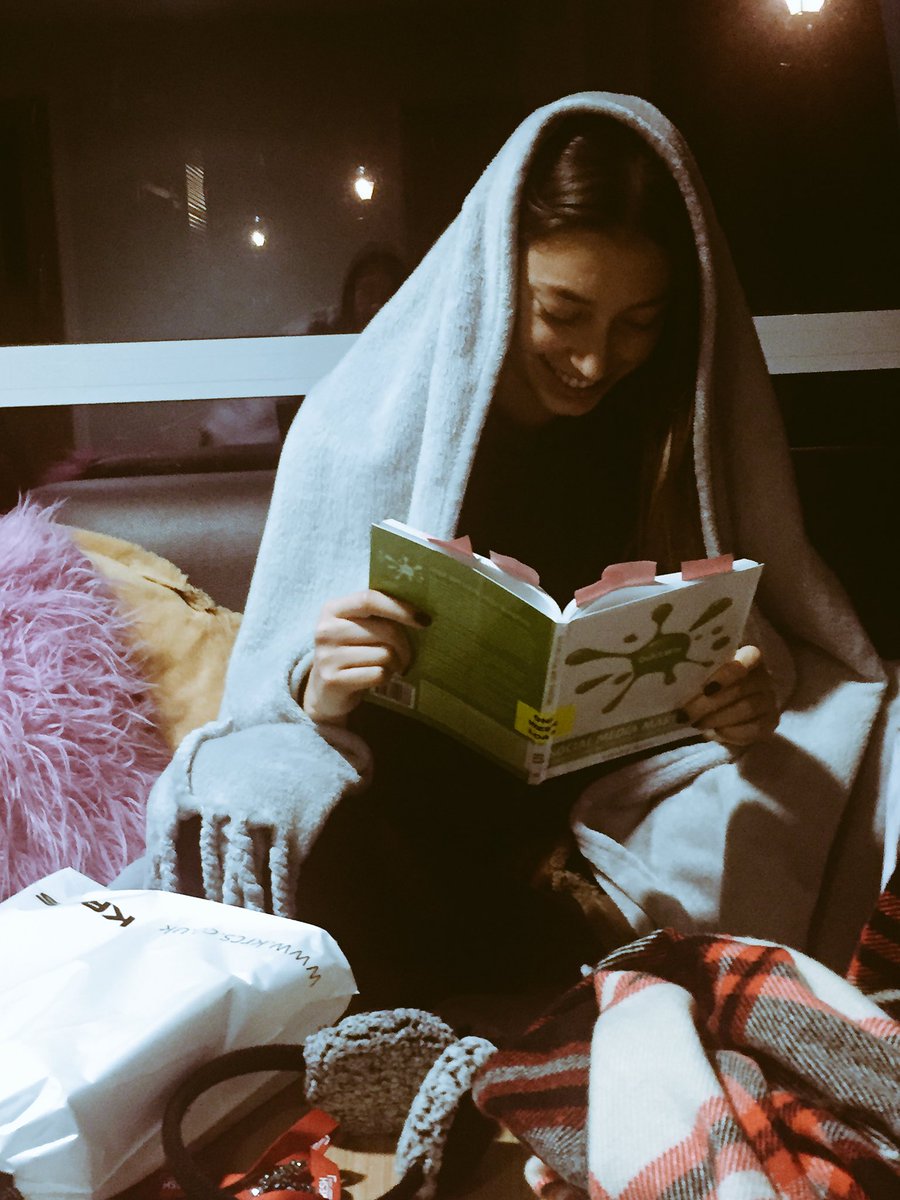 pauTHElion's tweet photo. human caterpillars against cold doing some work #digitalmarketing #AdvertisingFundamentals https://t.co/E0EJcdnPLm