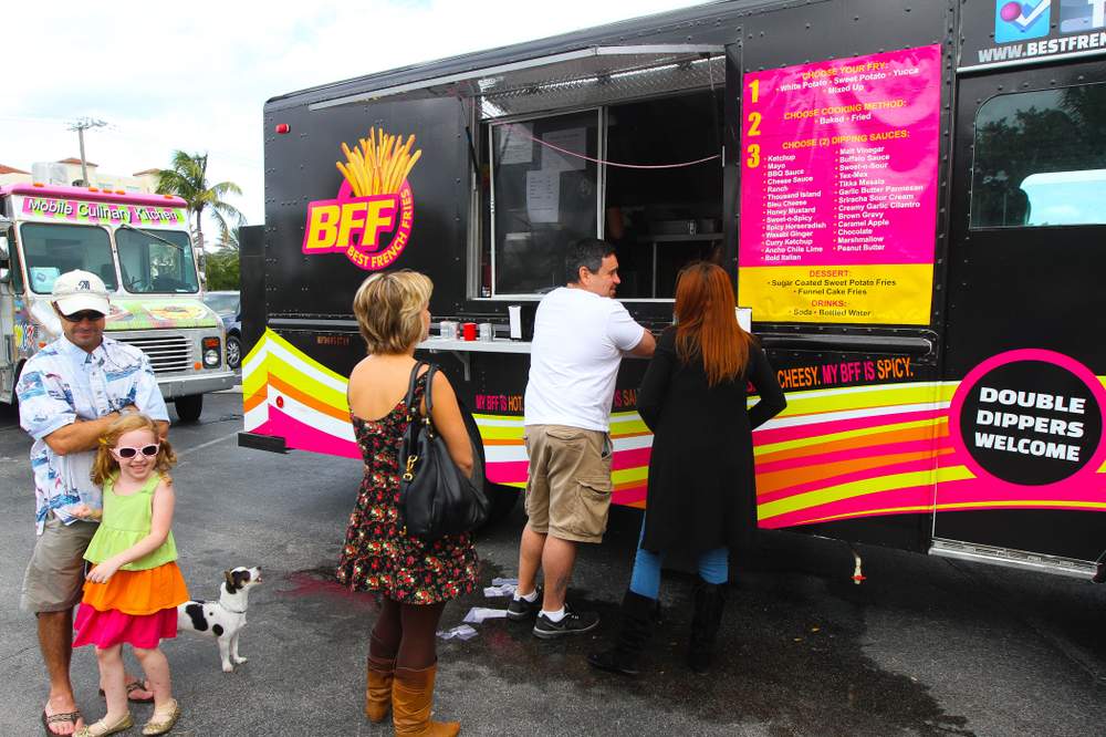 LasOlasSquare's tweet photo. ‘Novelty’ of #foodtrucks keeps craze rolling in #PalmBeachCounty  https://t.co/XGO91Kziiz #Florida https://t.co/qz20tWxxg4