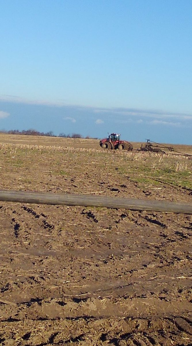 jd_f250wineo's tweet photo. A little #fractank action going on #reducingcompaction #lambfarms #waltonmanuremanagement https://t.co/IKRXXDrZA7