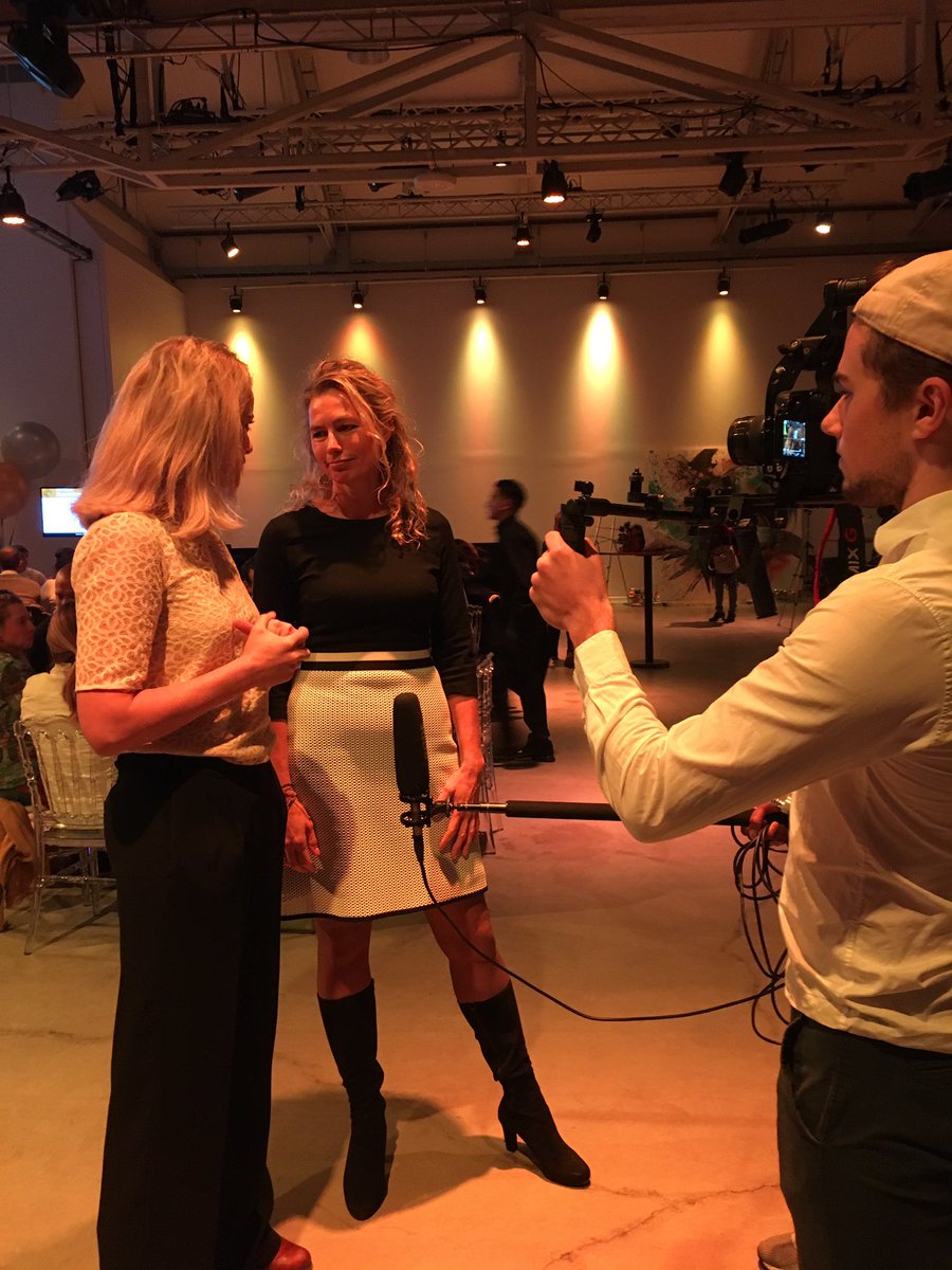 HichamFilali26's tweet photo. De winnares van de Amsterdamse Ondernemerprijs 2017 Bianca van der Lee geeft een interview. #zzpmokum https://t.co/LW7uTYIE6d