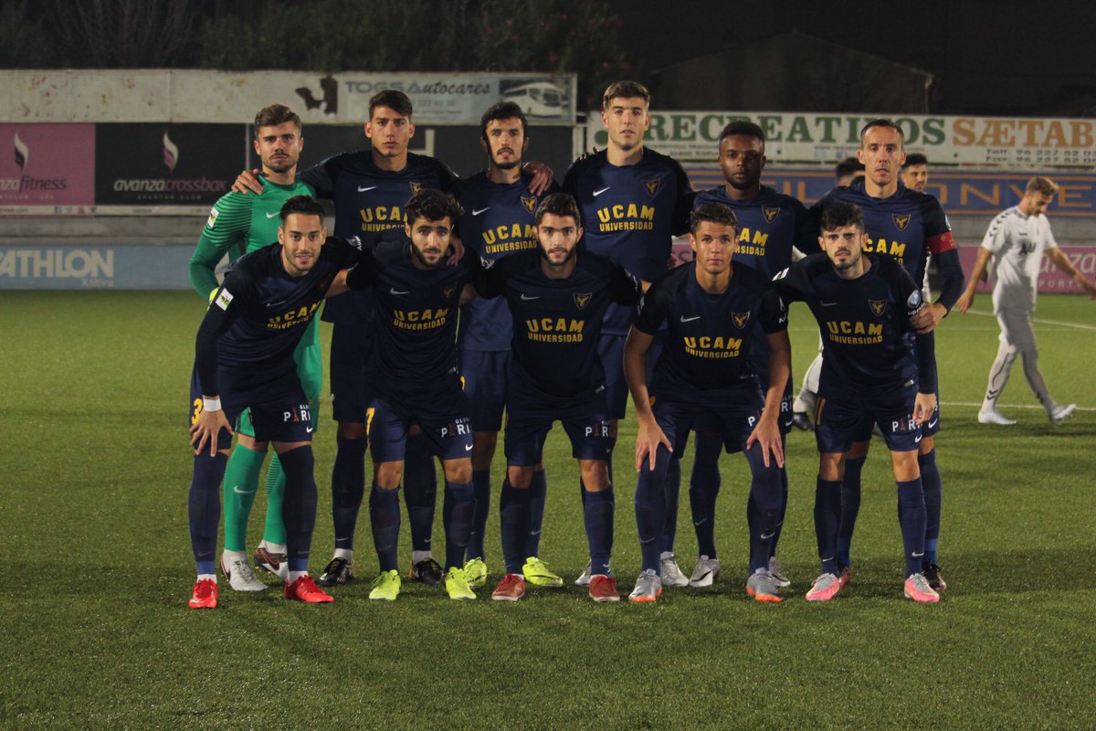 UCAMMurciaCF's tweet photo. Fotos de los 1️⃣1️⃣ iniciales y de los capitanes, Belda y @David_Lopez_7.

#OlimpicUCAMMurcia https://t.co/82mqPwVCoe