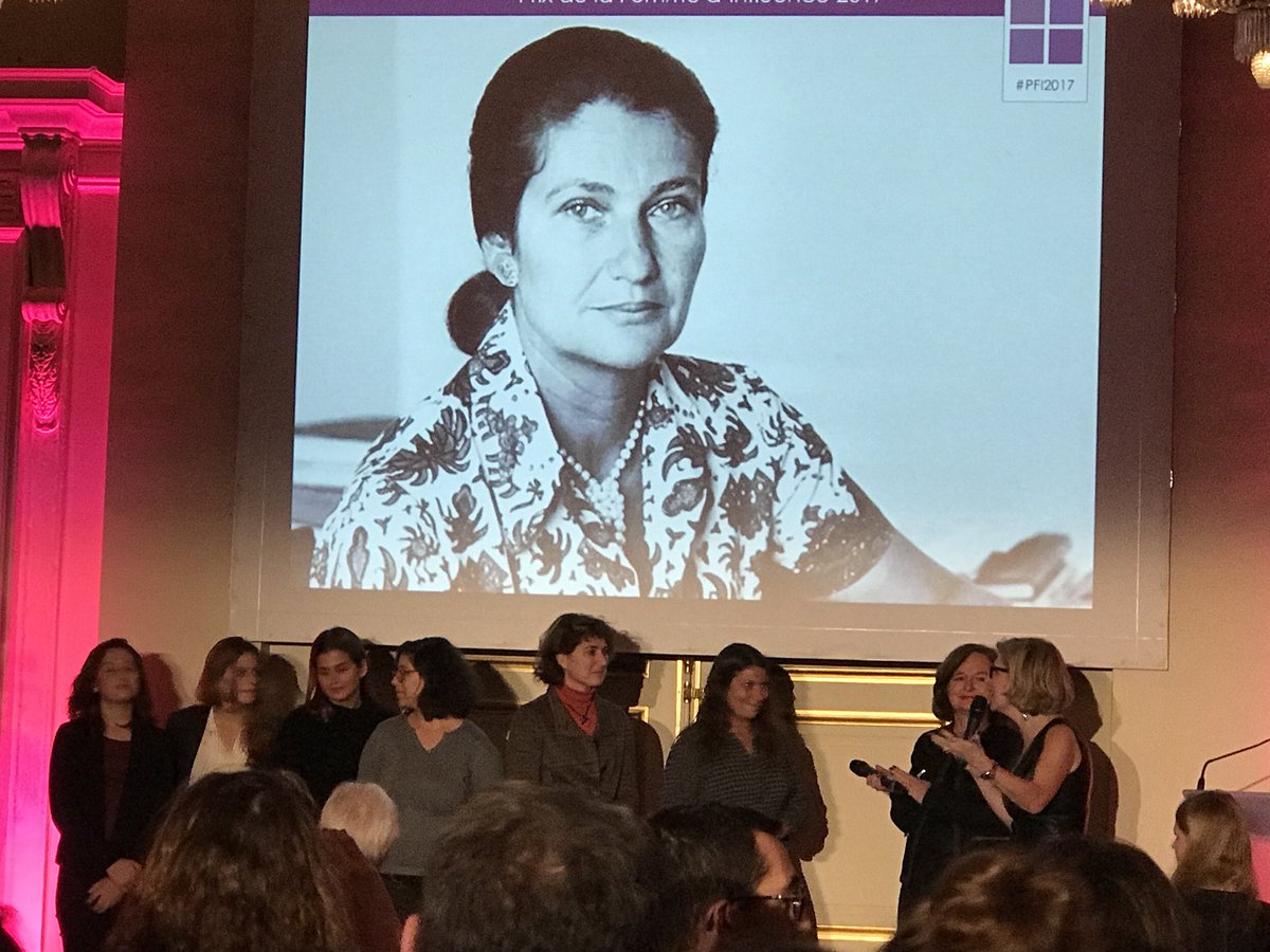 FlashTweet's tweet photo. #PFI2017 @NathalieLoiseau rend un hommage émouvant à #SimoneVeil en présence de ces 6 petites filles. De 9 femmes en 1974 à 224 femmes dans l’Hemicycle aujourd’hui : quel chemin parcouru !
@FemmeInfluence #Influence #GirlPower https://t.co/cyogWjVAja