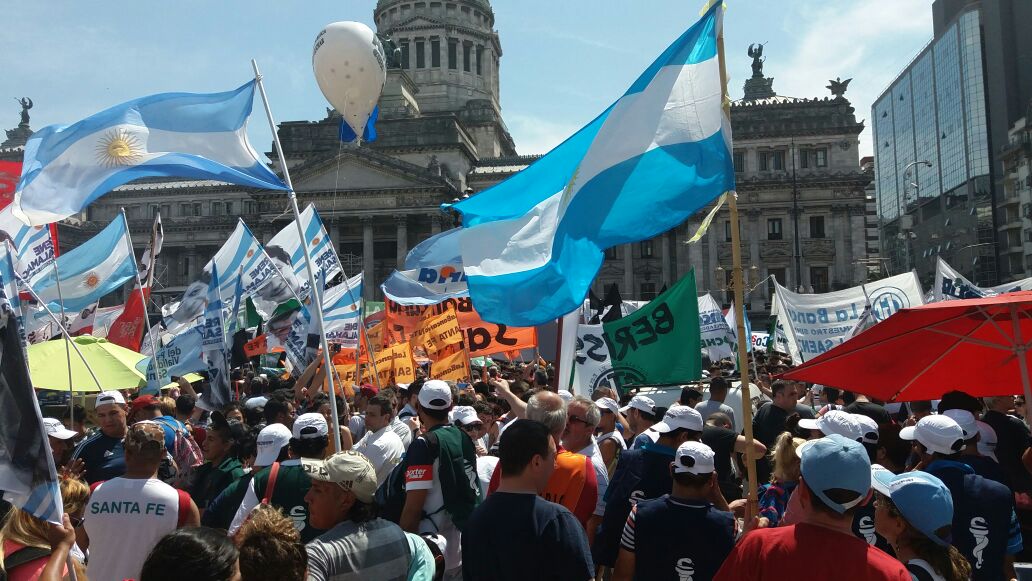 Paula_G83's tweet photo. No podran aprobar este paquete de leyes a espaldas y en contra del bienestar 
del pueblo #NoEsReformaEsAjuste https://t.co/6uBX3Wvver