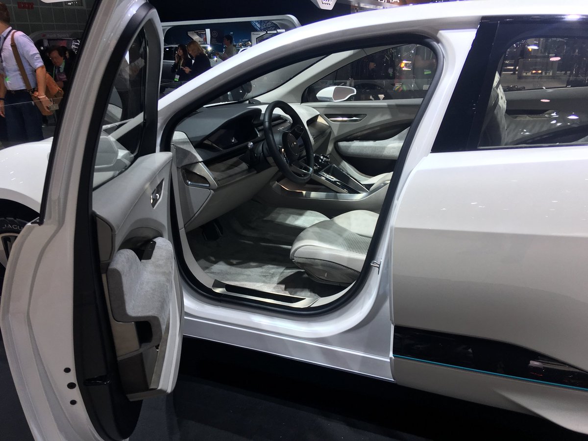 Everyth1ngElec's tweet photo. #Jaguar #iPace #rathernice https://t.co/GrxPj9j5j1