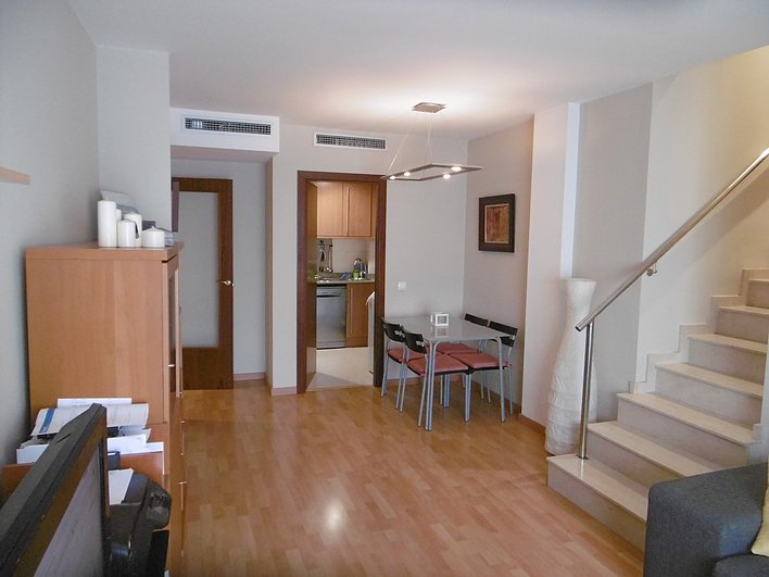 FinquesJC's tweet photo. En #Castellbisbal, #piso  de 75 m2 en venta. Ubicado en buena zona, muy cerca del centro; Buenos  acabados; Amueblado; Dispone de una plaza de parking pequeña y un  trastero.
 https://t.co/3xbf57ejJ1 https://t.co/BQFKbzRxcf