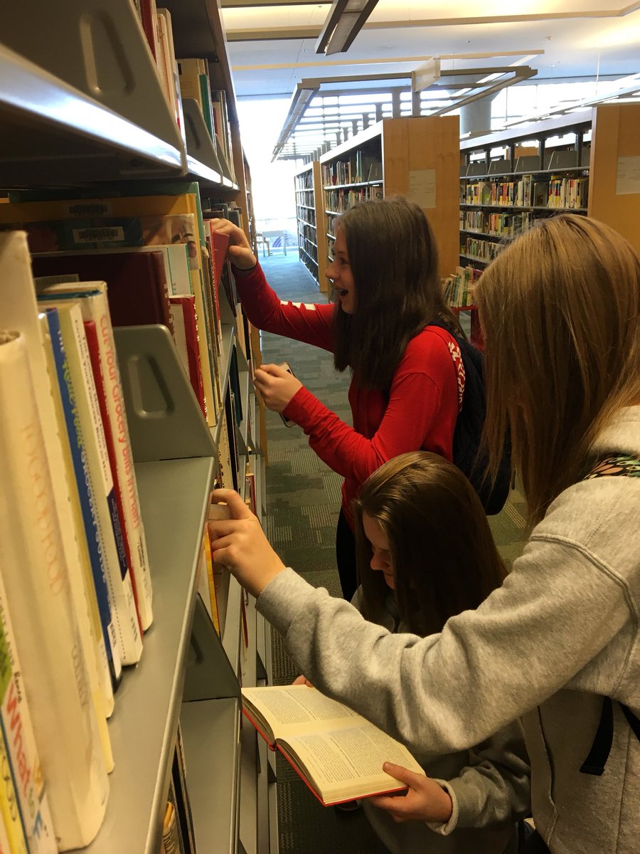 Erin_Webster's tweet photo. Thanks @NJSwen for letting Advanced students take research to the next level today in Minneapolis! #cmsway https://t.co/hKTWPemwWD