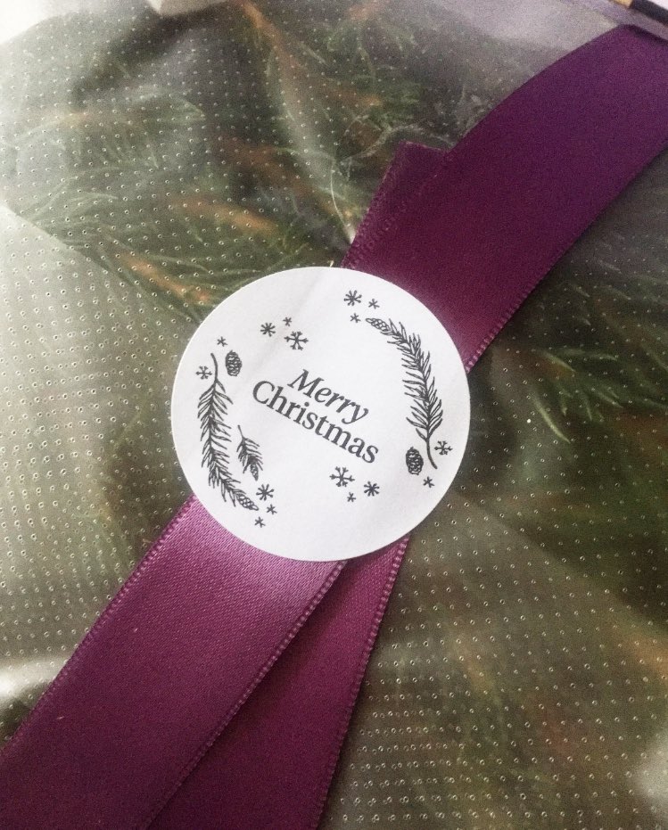 christinaadores's tweet image. Thank you @BloomandWild ❤️🎄⭐️ #Christmas #almostdecember #holidaysarecoming #gettingexcited #passmethemulledwine