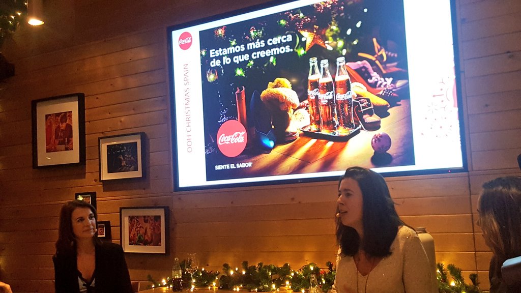 "Estamos más cerca de lo que creemos" muy chula la campaña de Navidad de <a href="/CocaColaCo_es/">Coca-Cola Comunica</a> #Estamosmáscerca