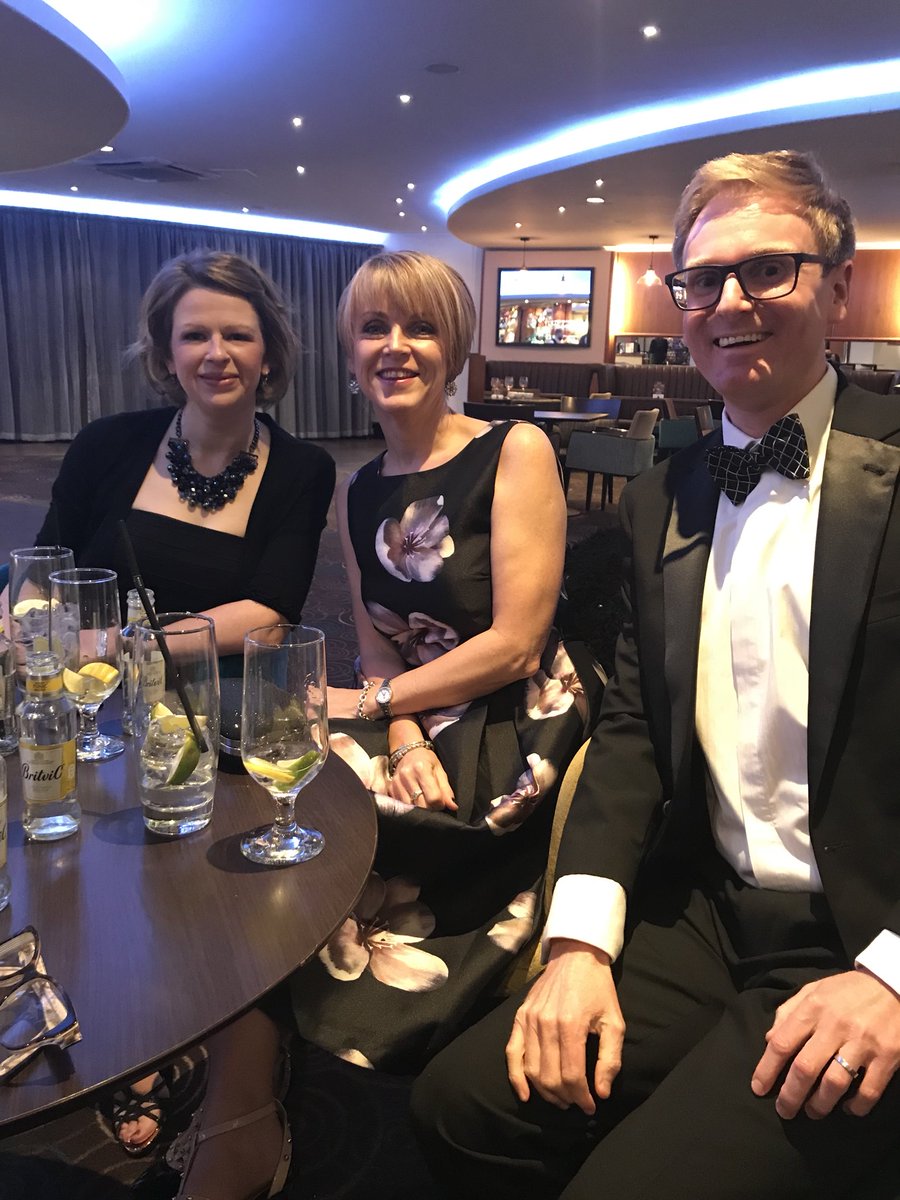 suzannemunroe1's tweet photo. Ready for the night ahead @ClinNegSwits @CATSwits #PIAwards17 https://t.co/SQ5XjXy3i3