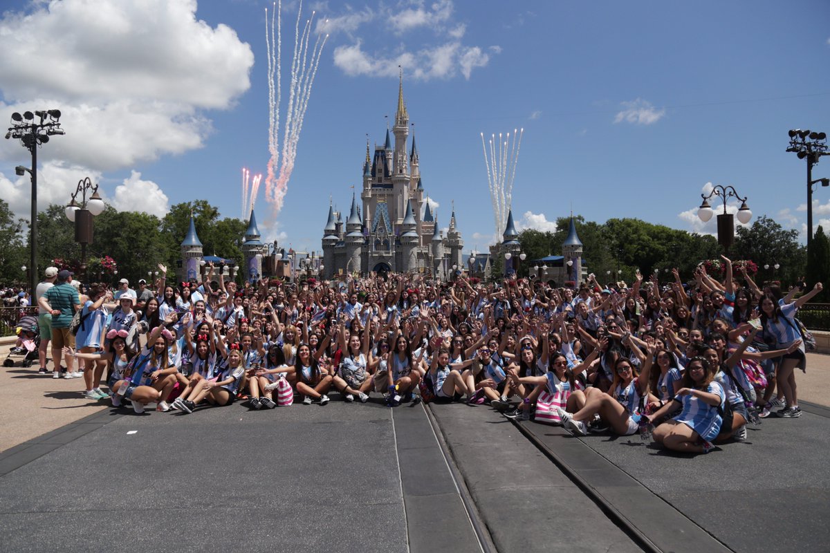 Funtime15's tweet image. Prepárense para vivir algo muy fun ¡El viaje no terminó! ¡A ver esos Buses¡ ¡Nombrá al tuyo! #Emoción #Sorpresa #FunTimeJulio2017