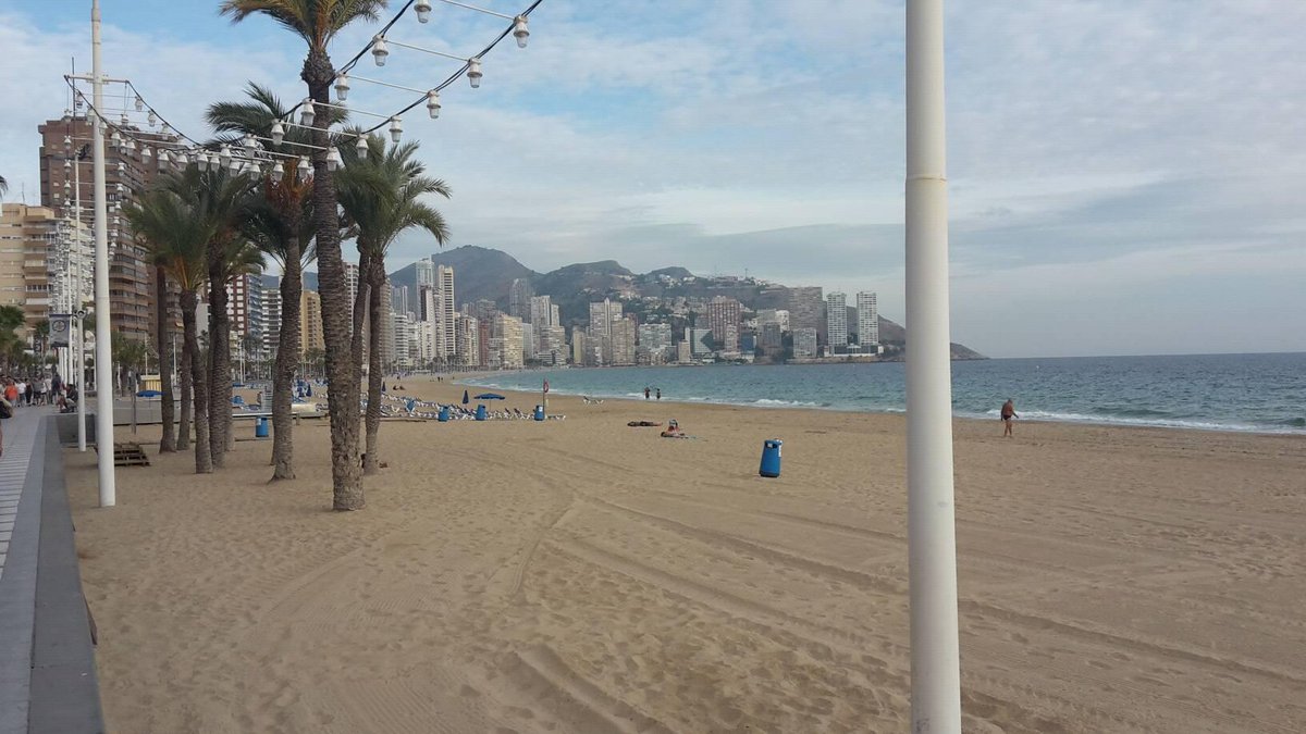 BlakatEva's tweet photo. #Benidorm #November 😊 https://t.co/SpOwAmeOo6