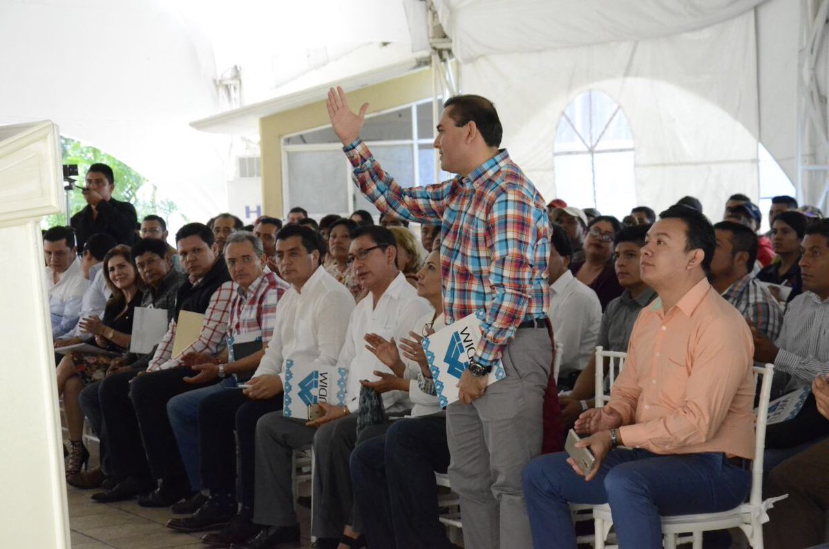 BonyMontufar's tweet photo. Presentación de la EUDIM, Empresarios Unidos para el Desarrollo Integral de Mexico A.C. a quienes deseo mucho éxito en su trabajo y mis felicitaciones x las actividades q realizan por el bienestar de la sociedad. @MerceCalvoE @HectorAstudillo @macara1322 https://t.co/3v1Tl2fn7R