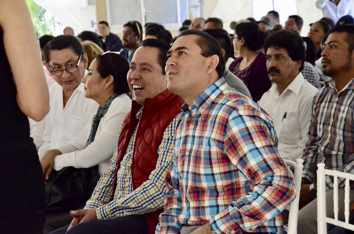 BonyMontufar's tweet photo. Presentación de la EUDIM, Empresarios Unidos para el Desarrollo Integral de Mexico A.C. a quienes deseo mucho éxito en su trabajo y mis felicitaciones x las actividades q realizan por el bienestar de la sociedad. @MerceCalvoE @HectorAstudillo @macara1322 https://t.co/3v1Tl2fn7R