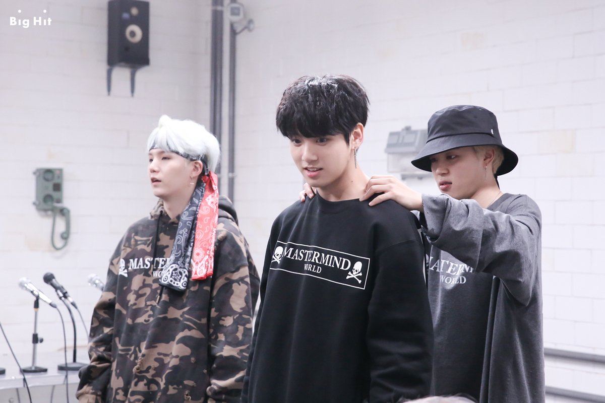 Bts V Mic Drop Bts V With Bandana Army S Amino Mic Drop Tumblr