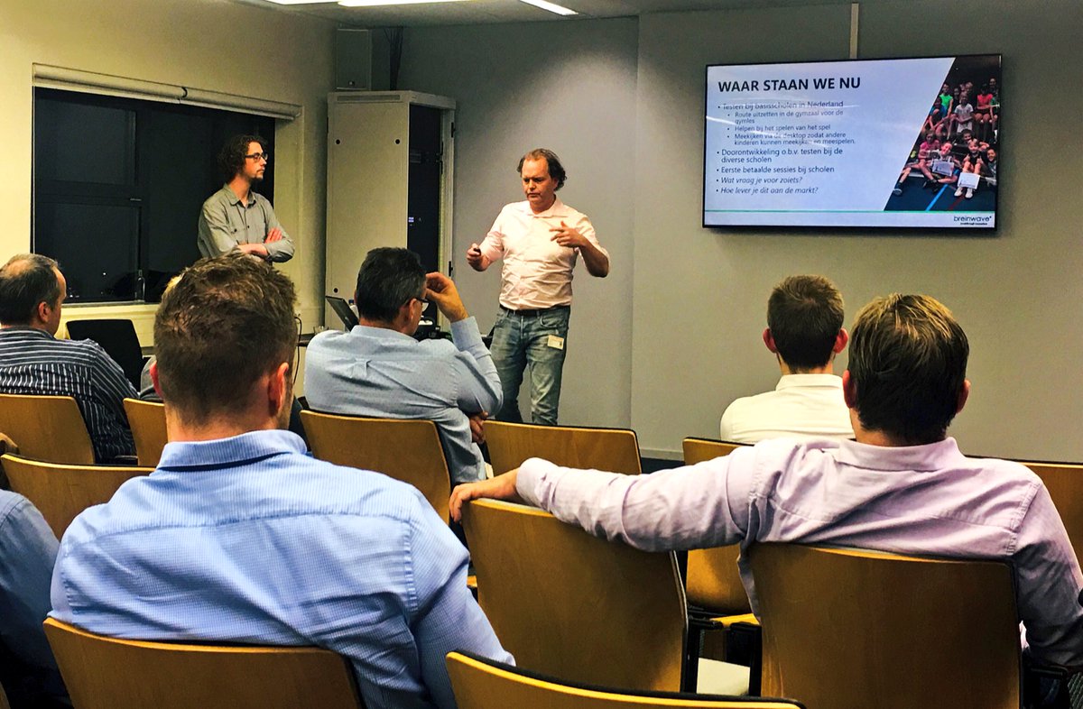 Spiekervrouw's tweet photo. Trots op mijn collega’s Ralph en Mick en hun presentatie tijdens de @mixugnl over de Hologym ! #nextlevel #hololens #mixedreality #breinwave https://t.co/O4GLSfrQXG