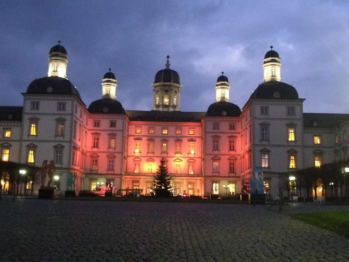 Leaders_contact's tweet photo. Leaders Contact bedankt sich bei allen Teilnehmern, Referenten und Inside Partnern für eine äußerst gelungene Konferenz. Wir würden uns freuen, Sie auch im nächsten Jahr zur „Inside #ITPortfolio Management 2018“ auf Schloss Bensberg begrüßen zu dürfen. #IPM2017 https://t.co/kdo3syvgyU
