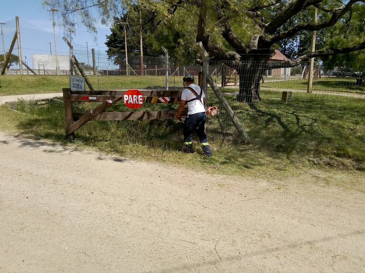 leonardofalero's tweet photo. Paseos Públicos Florida ya trabajando en Parque Robaina .Gestión ENCISO. @PajaroEnciso @MacarenaRubioF @AndreaBrugman @g_lopezmendez @arizaga_oscar @leocorujoo @ddossantos62 https://t.co/09yZj8OP9T