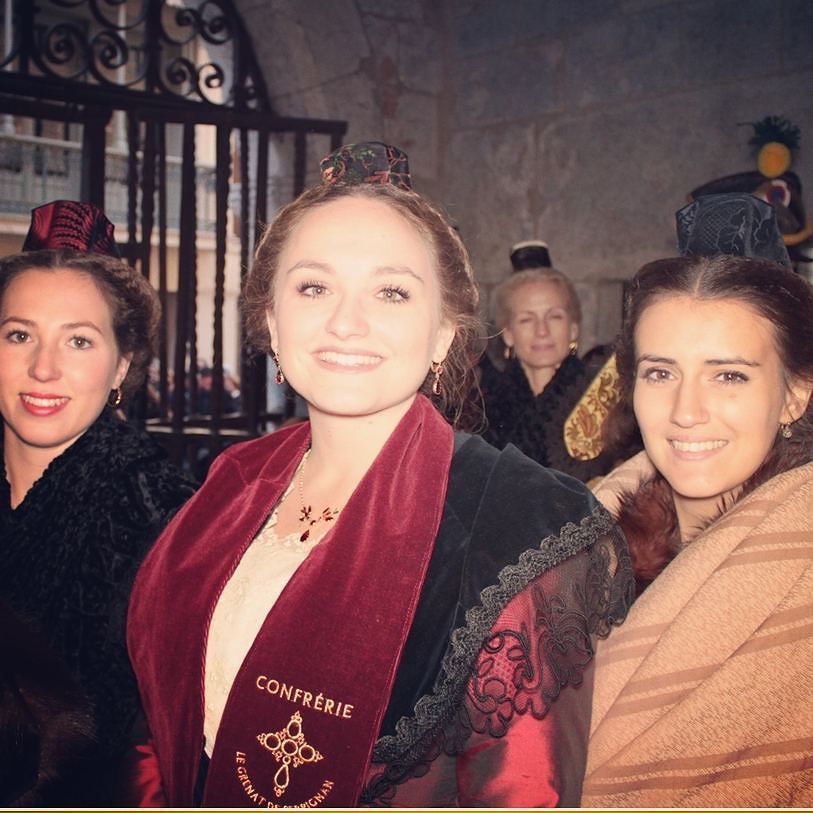 BrunoRipoll's tweet photo. Fête du Grenat de Perpignan : c'est la Saint-Eloi ! #ClicEmotion #RobotPhoto #RobotSelfie #Selfie #FeteDuGrenat #SaintEloi #StEloi #Perpignan #PyreneesOrientales #Occitanie https://t.co/5oysJjG3sH