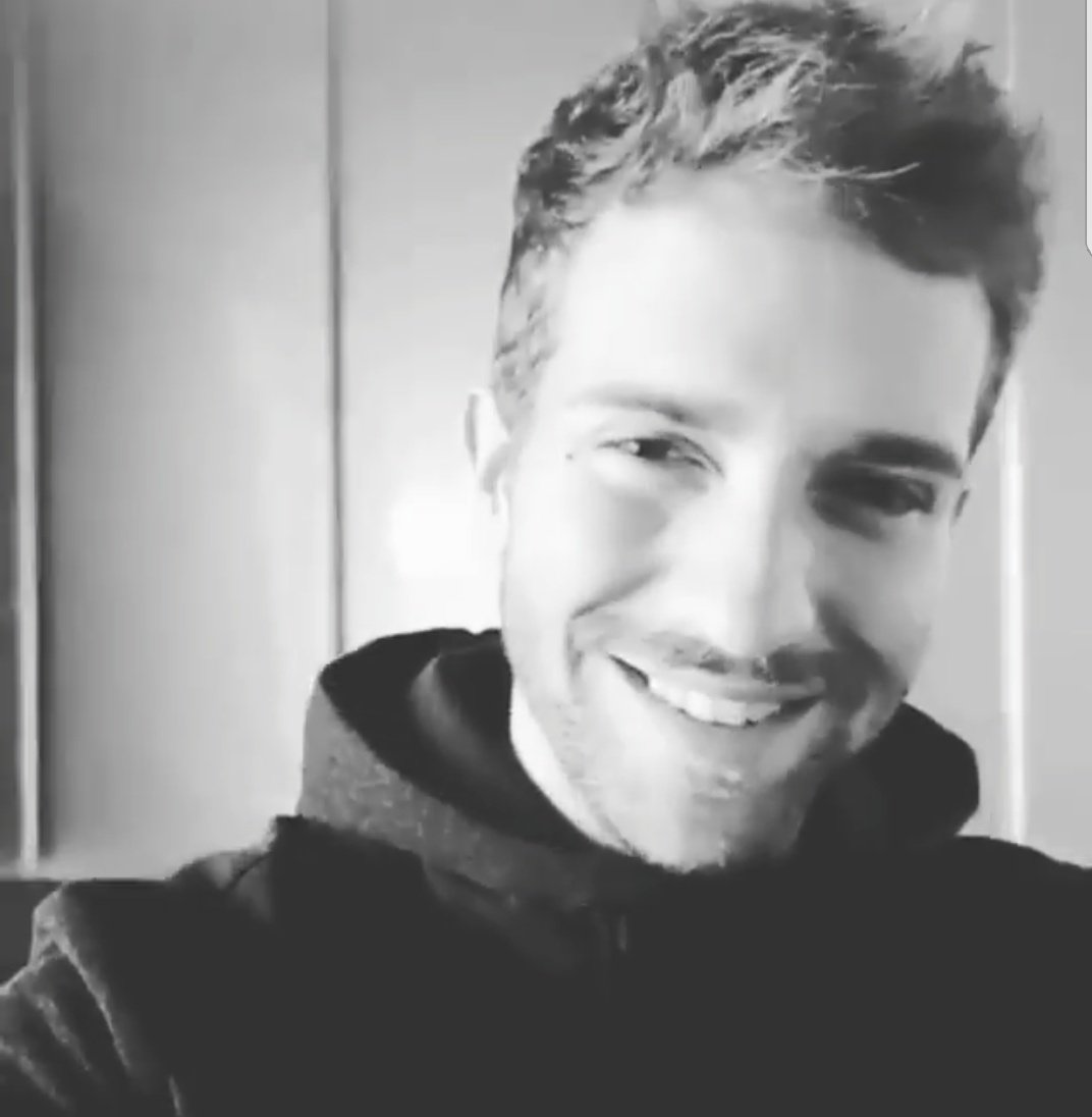 doalcarcarmen's tweet photo. Te debo un abrazo interminable..espérame...❤
@pabloalboran #TourPrometo #promoPrometoChile 🎤🎶🇨🇱 !! https://t.co/yYEfRDGUym