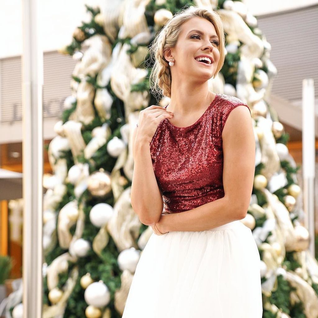 PippaAndPearl's tweet photo. These sequin crop tops are giving us all the feels! 😍 $38 Sizes S-M-L
Model: @courtney_lanexo
PC: @neiljou
•
•
•
•
#sequintop #redsequins #croptop #holidaydress #dresses #dress #holidayseason #winterseason #winterwedding #apparel #womensfashion… https://t.co/tAyEHr147e https://t.co/JlfpymS0RB