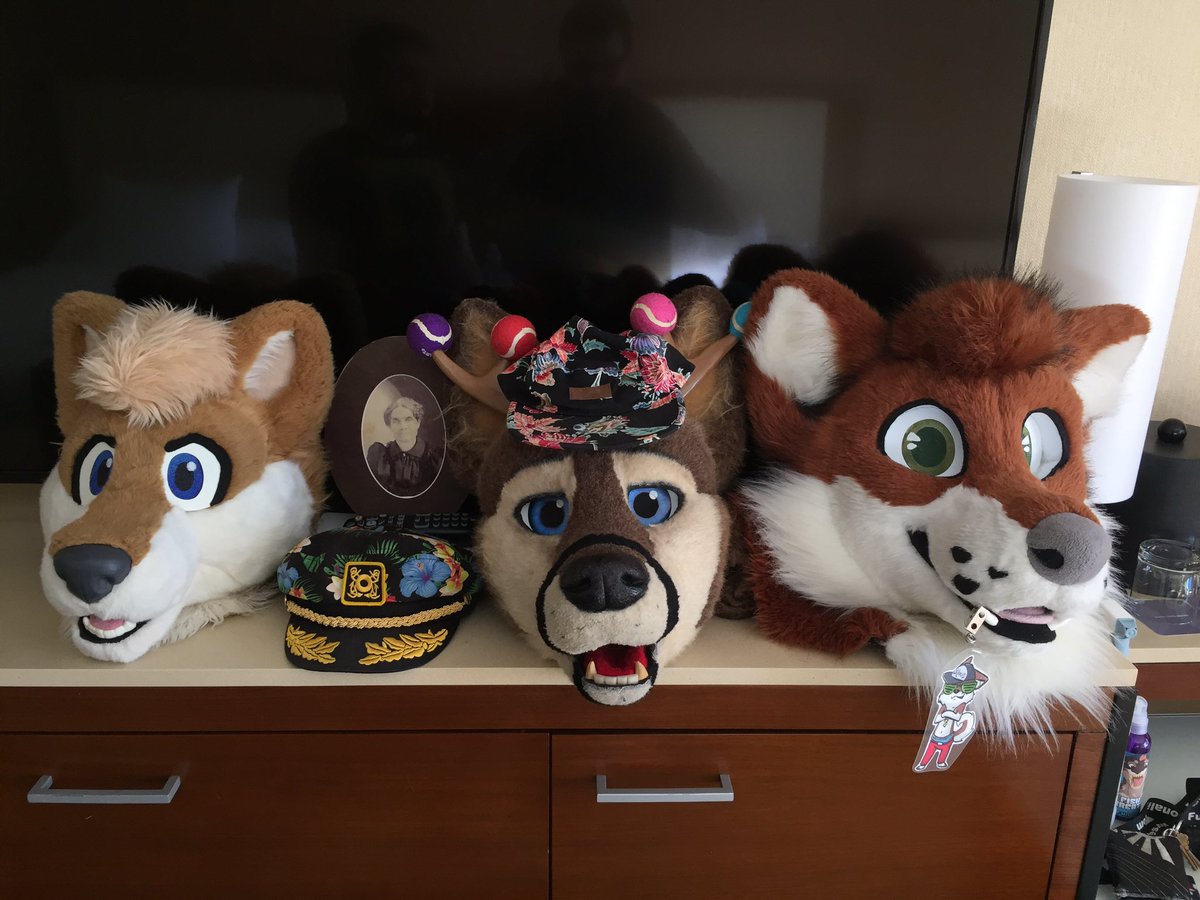 GambleDeer's tweet image. The bois have arived @CloudHusky @TobyDingo #mff2013